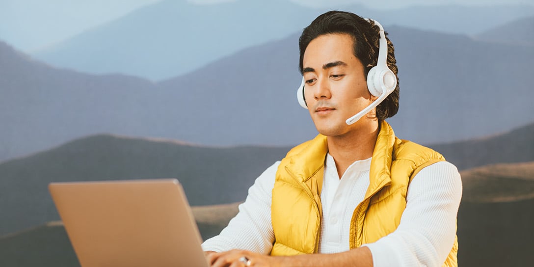 A customer support agent manages customer complaints.