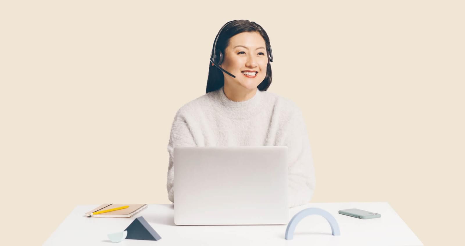 A customer service manager speaks to her customer to resolve an issue with their service.