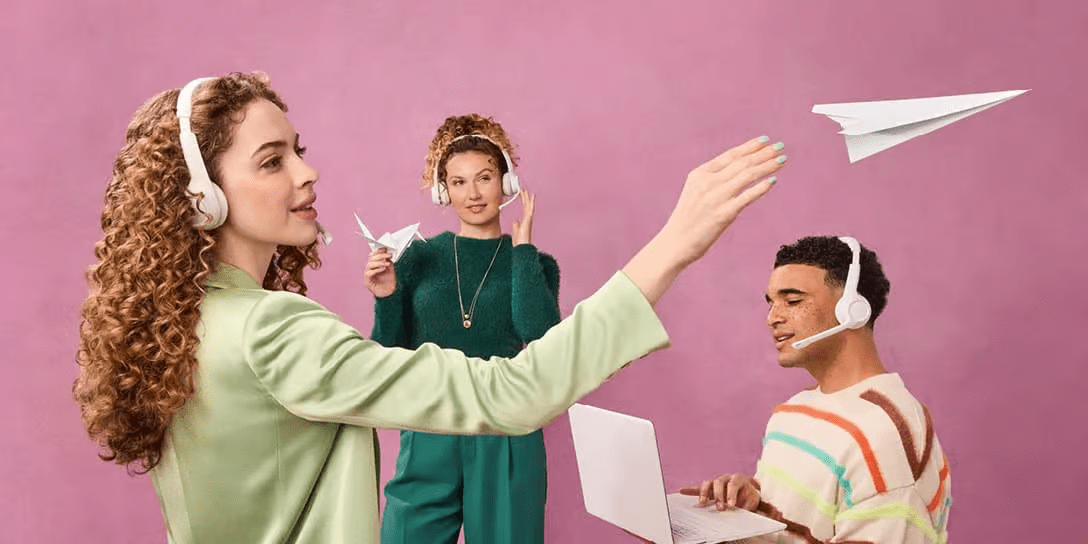 personas representando los diferentes tipos de servicio al cliente