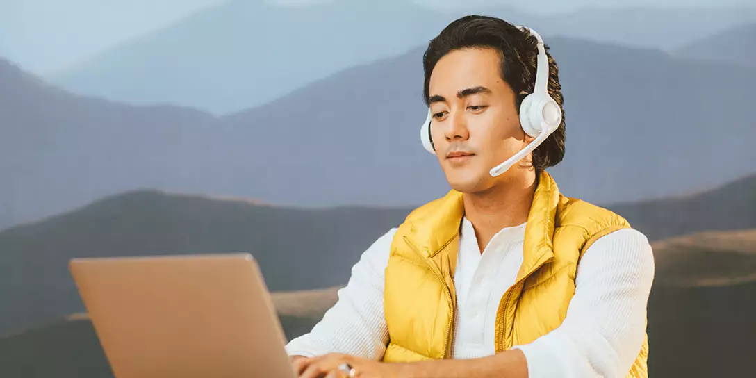 Customer complaints: Definition, examples, and resolution tips