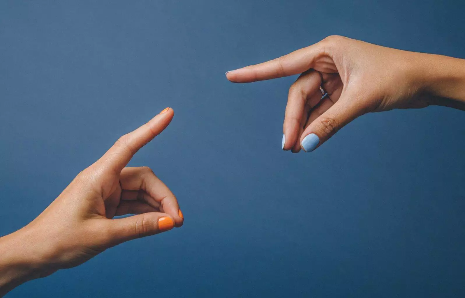 ¿Qué son los puntos de contacto con el cliente? Ejemplos + cómo identificarlos