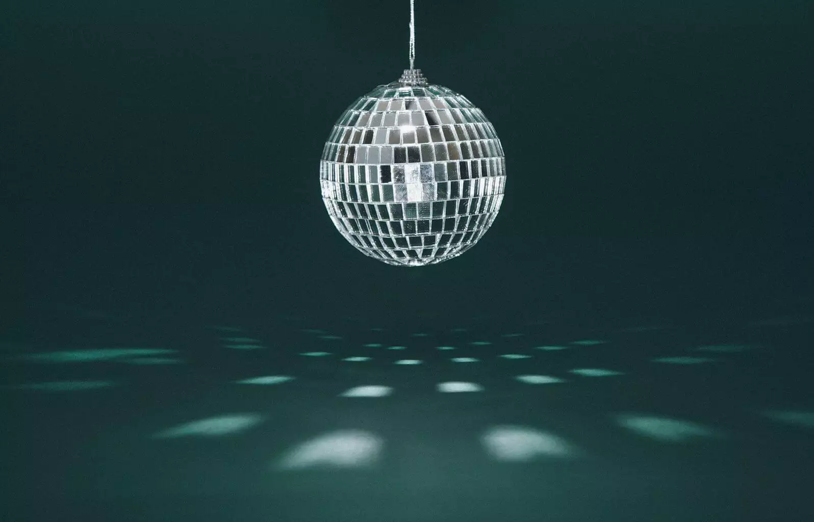 Making spirits bright: 5 ways to support your CX team during the holidays