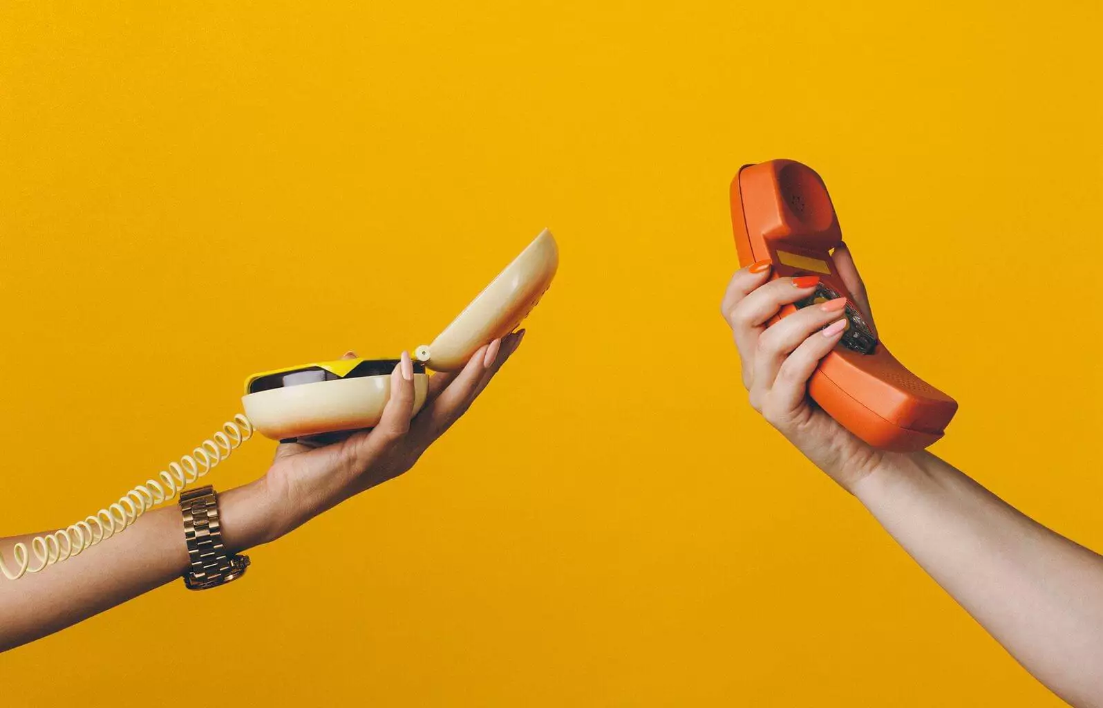 Inbound vs. outbound call centers: What's the difference?